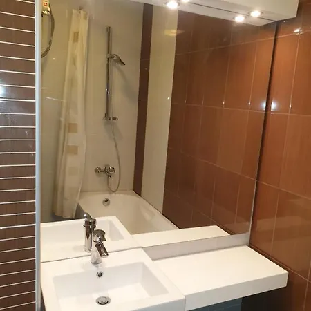 Sea Garden Apartment *